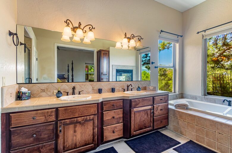 Sierra Serenity | Mountain Views and Modern Comfort - Oakhurst, California