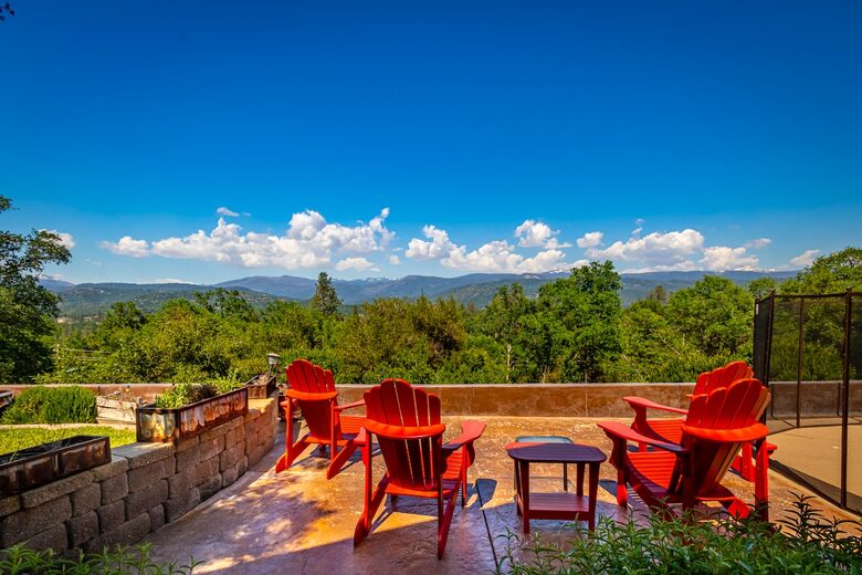 Sierra Serenity | Mountain Views and Modern Comfort - Oakhurst, California