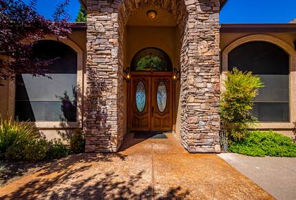 Sierra Serenity | Mountain Views and Modern Comfort - Oakhurst, California