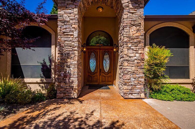 Sierra Serenity | Mountain Views and Modern Comfort - Oakhurst, California