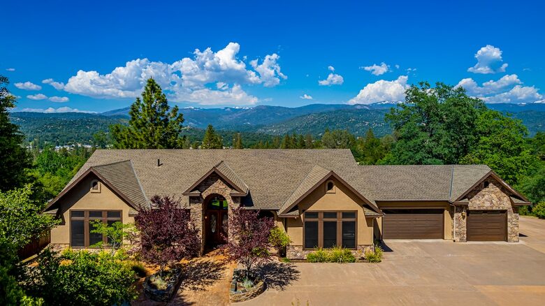 Sierra Serenity | Mountain Views and Modern Comfort - Oakhurst, California