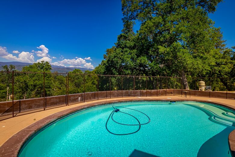 Sierra Serenity | Mountain Views and Modern Comfort - Oakhurst, California