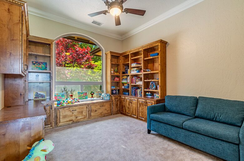 Sierra Serenity | Mountain Views and Modern Comfort - Oakhurst, California