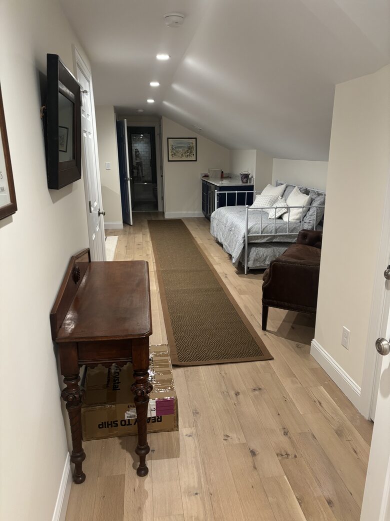 Living room with pullout daybed (sleeps 2)