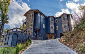Elevated Retreat with Majestic Mt. LeConte Views - Gatlinburg, Tennessee
