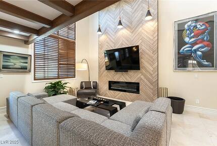 Elegant Country Club Escape with Views of the Strip - Las Vegas, Nevada