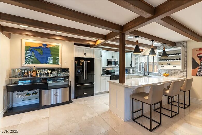 Elegant Country Club Escape with Views of the Strip - Las Vegas, Nevada