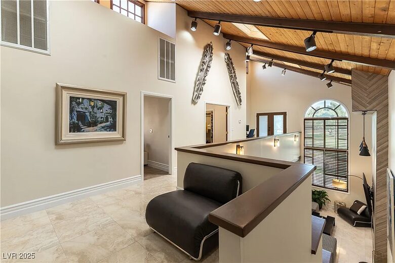 Elegant Country Club Escape with Views of the Strip - Las Vegas, Nevada