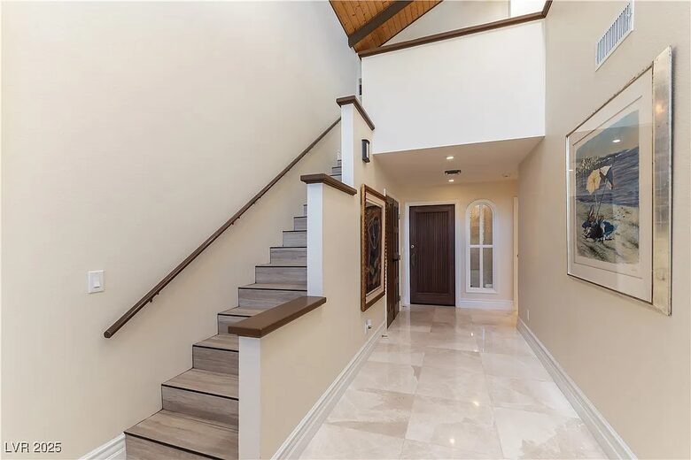 Elegant Country Club Escape with Views of the Strip - Las Vegas, Nevada