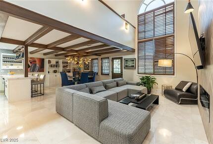 Elegant Country Club Escape with Views of the Strip - Las Vegas, Nevada
