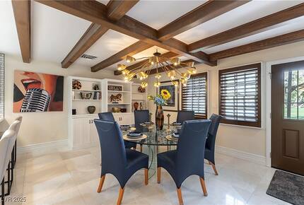 Elegant Country Club Escape with Views of the Strip - Las Vegas, Nevada