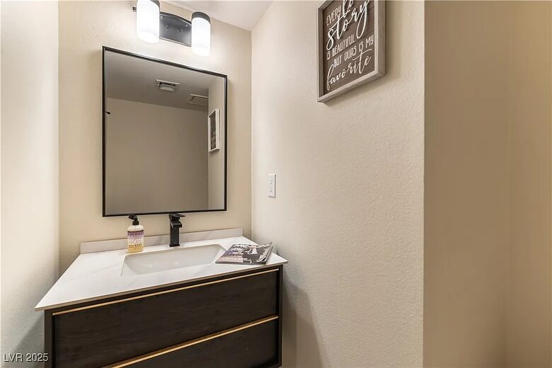 Elegant Country Club Escape with Views of the Strip - Las Vegas, Nevada
