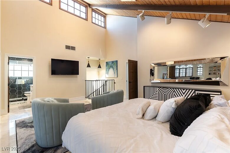 Elegant Country Club Escape with Views of the Strip - Las Vegas, Nevada
