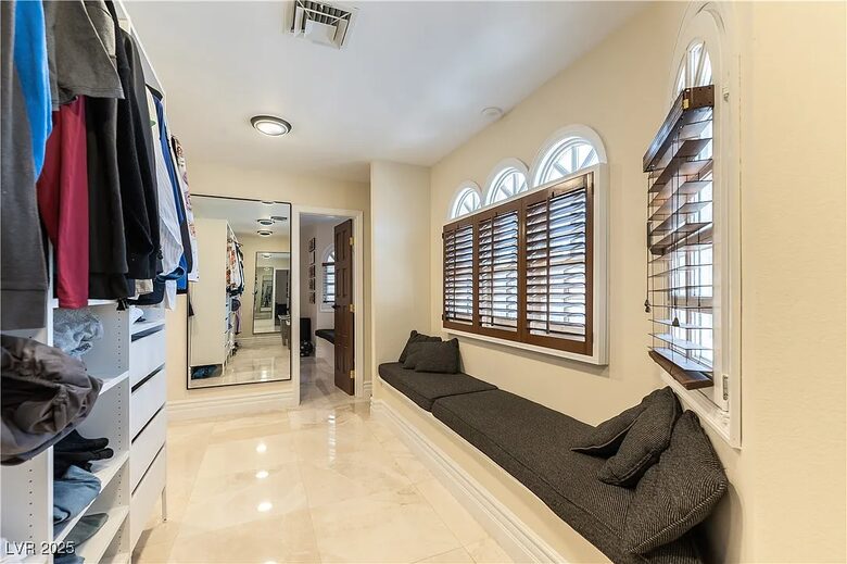 Elegant Country Club Escape with Views of the Strip - Las Vegas, Nevada