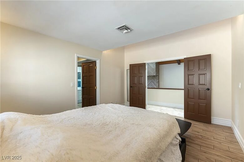 Elegant Country Club Escape with Views of the Strip - Las Vegas, Nevada