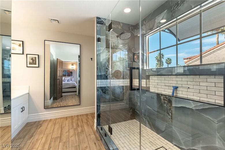 Elegant Country Club Escape with Views of the Strip - Las Vegas, Nevada