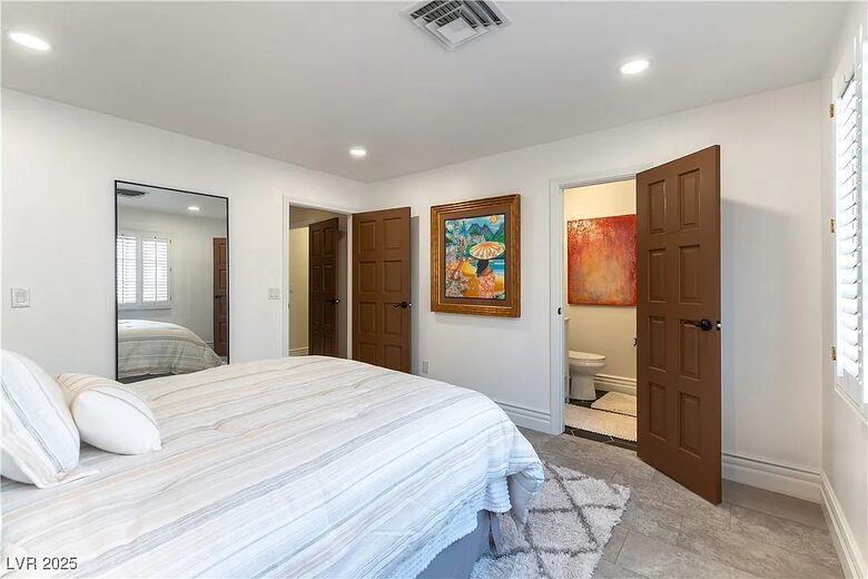 Elegant Country Club Escape with Views of the Strip - Las Vegas, Nevada