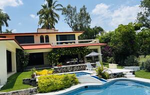 Elegant Golf Retreat in the Heart of Morelos - Xochitepec, Mexico