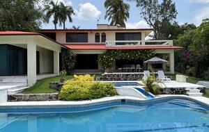 Elegant Golf Retreat in the Heart of Morelos - Xochitepec, Mexico
