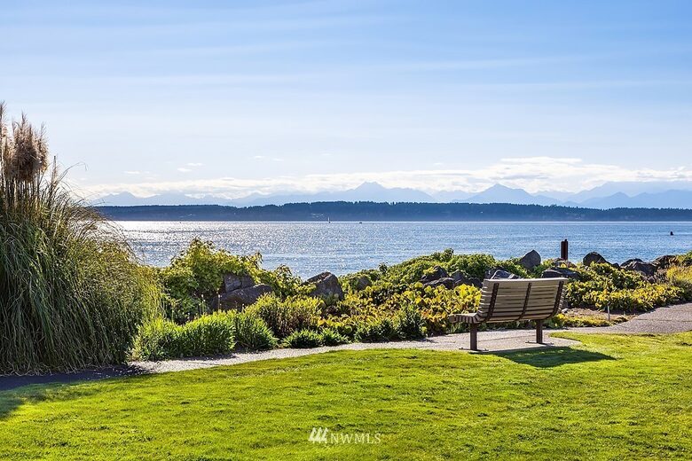 Elegant Waterfront Corner Residence with Sweeping Puget Sound Views - Seattle, Washington
