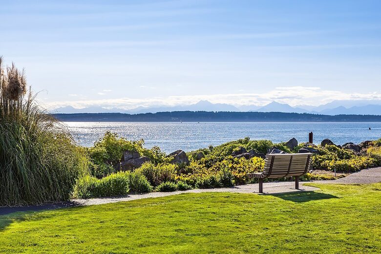 Elegant Waterfront Corner Residence with Sweeping Puget Sound Views - Seattle, Washington