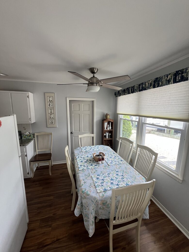 Kitchen table area