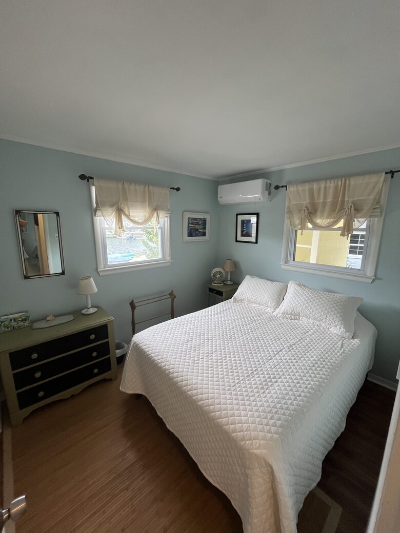 2nd Bedroom with queen bed
