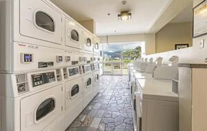Modern Waikiki Studio with Mountain & Canal Views - Honolulu, Hawaii