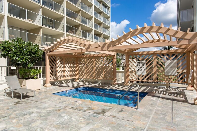 Modern Waikiki Studio with Mountain & Canal Views - Honolulu, Hawaii