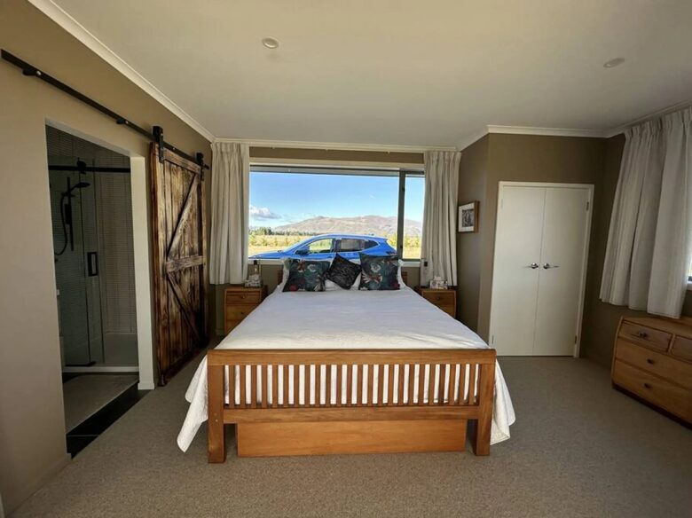 Mountain Majesty in the Heart of Twizel - Twizel, New Zealand