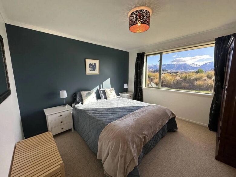 Mountain Majesty in the Heart of Twizel - Twizel, New Zealand
