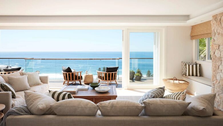 Elevated Elegance Above Whale Beach - Whale Beach, Australia