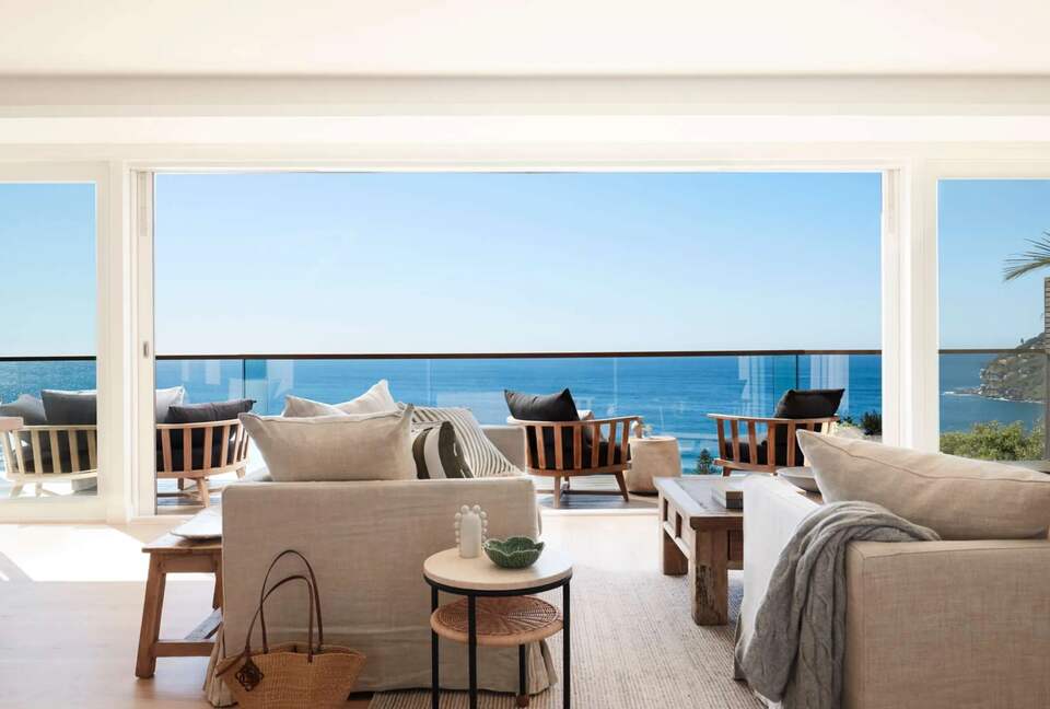 Elevated Elegance Above Whale Beach - Whale Beach, Australia