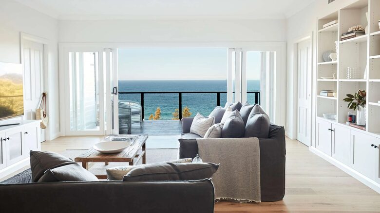 Elevated Elegance Above Whale Beach - Whale Beach, Australia