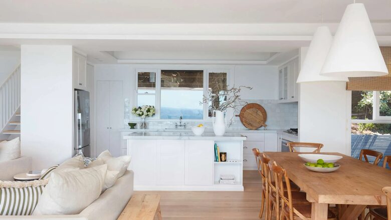 Elevated Elegance Above Whale Beach - Whale Beach, Australia