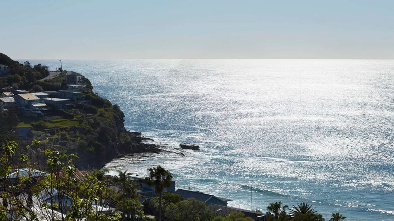 Elevated Elegance Above Whale Beach - Whale Beach, Australia