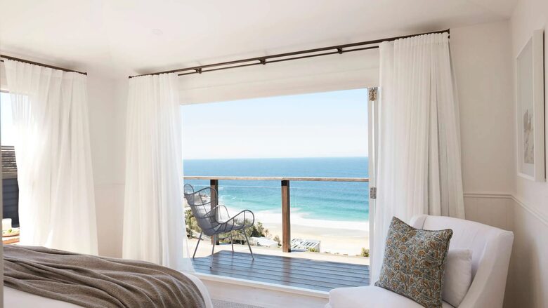 Elevated Elegance Above Whale Beach - Whale Beach, Australia