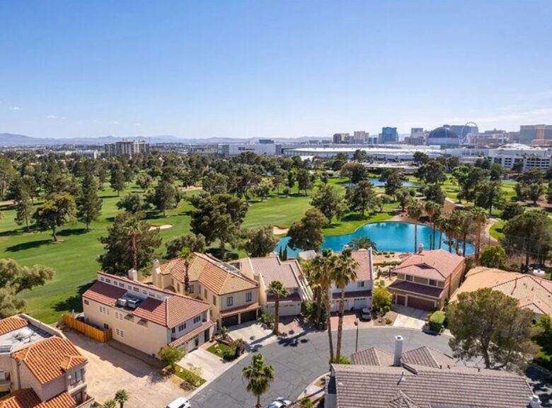 Elegant Country Club Escape with Views of the Strip - Las Vegas, Nevada