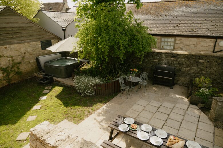 Cotswolds Country Retreat with hot tub - Langford, United Kingdom