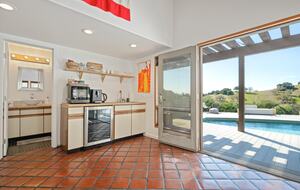 Pool House, kitchenette