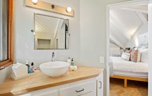 Studio bathroom