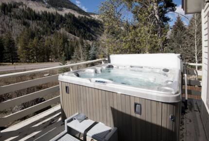 Refined Mountain Retreat with Hot Tub & Firepit - Vail, Colorado