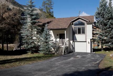 Refined Mountain Retreat with Hot Tub & Firepit - Vail, Colorado