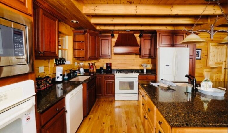 Mountain-View Lodge with Private Lake Access near Pigeon Forge - Sevierville, Tennessee