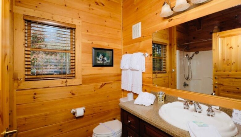 Mountain-View Lodge with Private Lake Access near Pigeon Forge - Sevierville, Tennessee