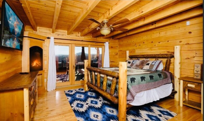 Mountain-View Lodge with Private Lake Access near Pigeon Forge - Sevierville, Tennessee