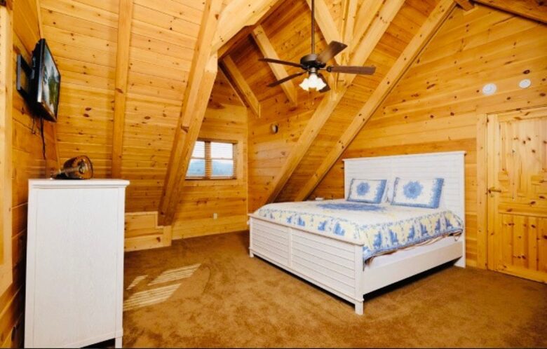 Mountain-View Lodge with Private Lake Access near Pigeon Forge - Sevierville, Tennessee