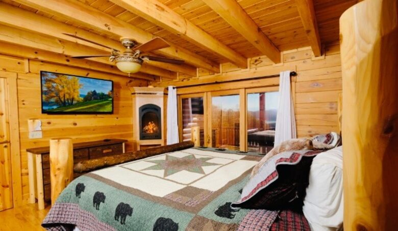 Mountain-View Lodge with Private Lake Access near Pigeon Forge - Sevierville, Tennessee