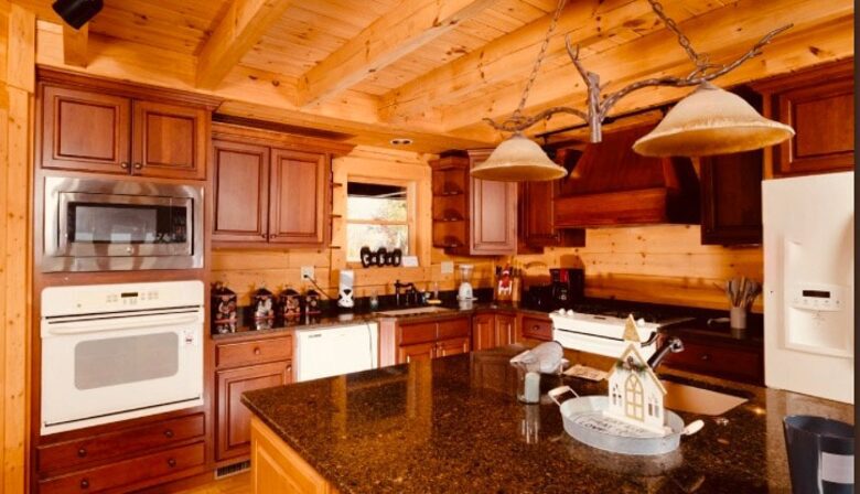 Mountain-View Lodge with Private Lake Access near Pigeon Forge - Sevierville, Tennessee