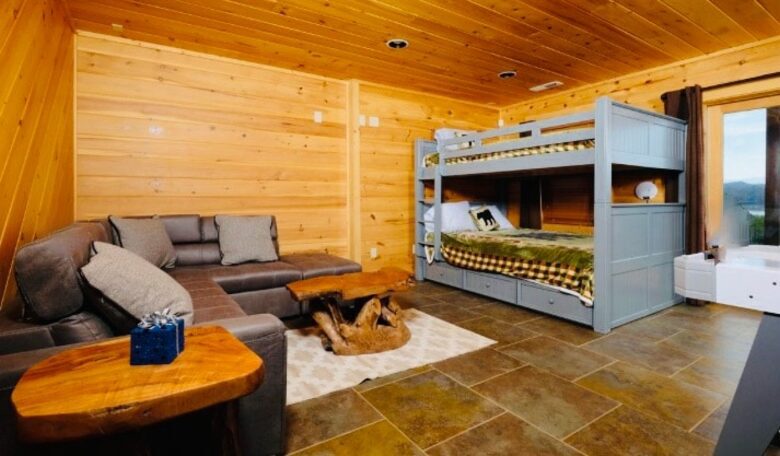 Mountain-View Lodge with Private Lake Access near Pigeon Forge - Sevierville, Tennessee